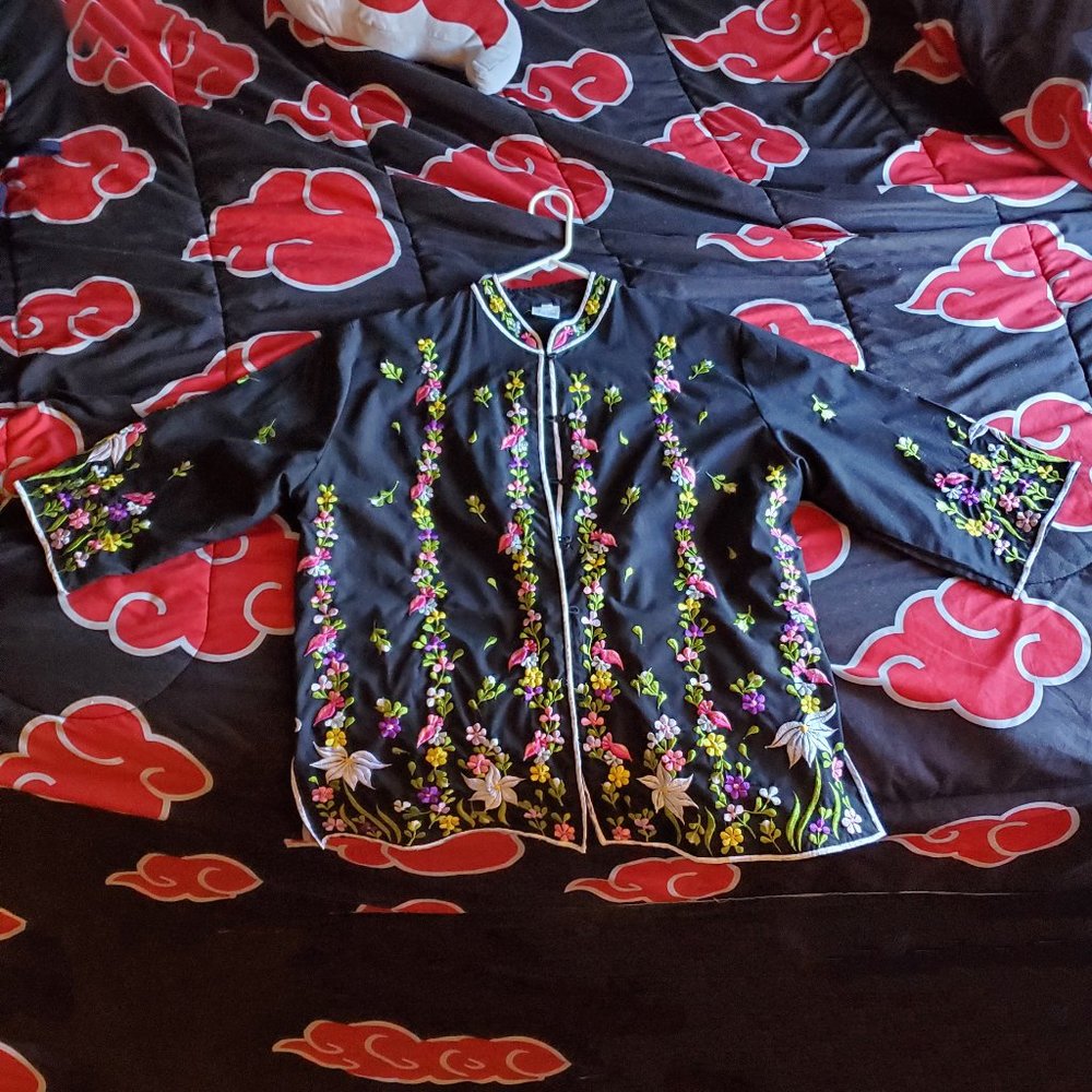 Caro of Honolulu Vintage Floral Embroidered Mandarin Collar Blouse, Size 16 (XL)